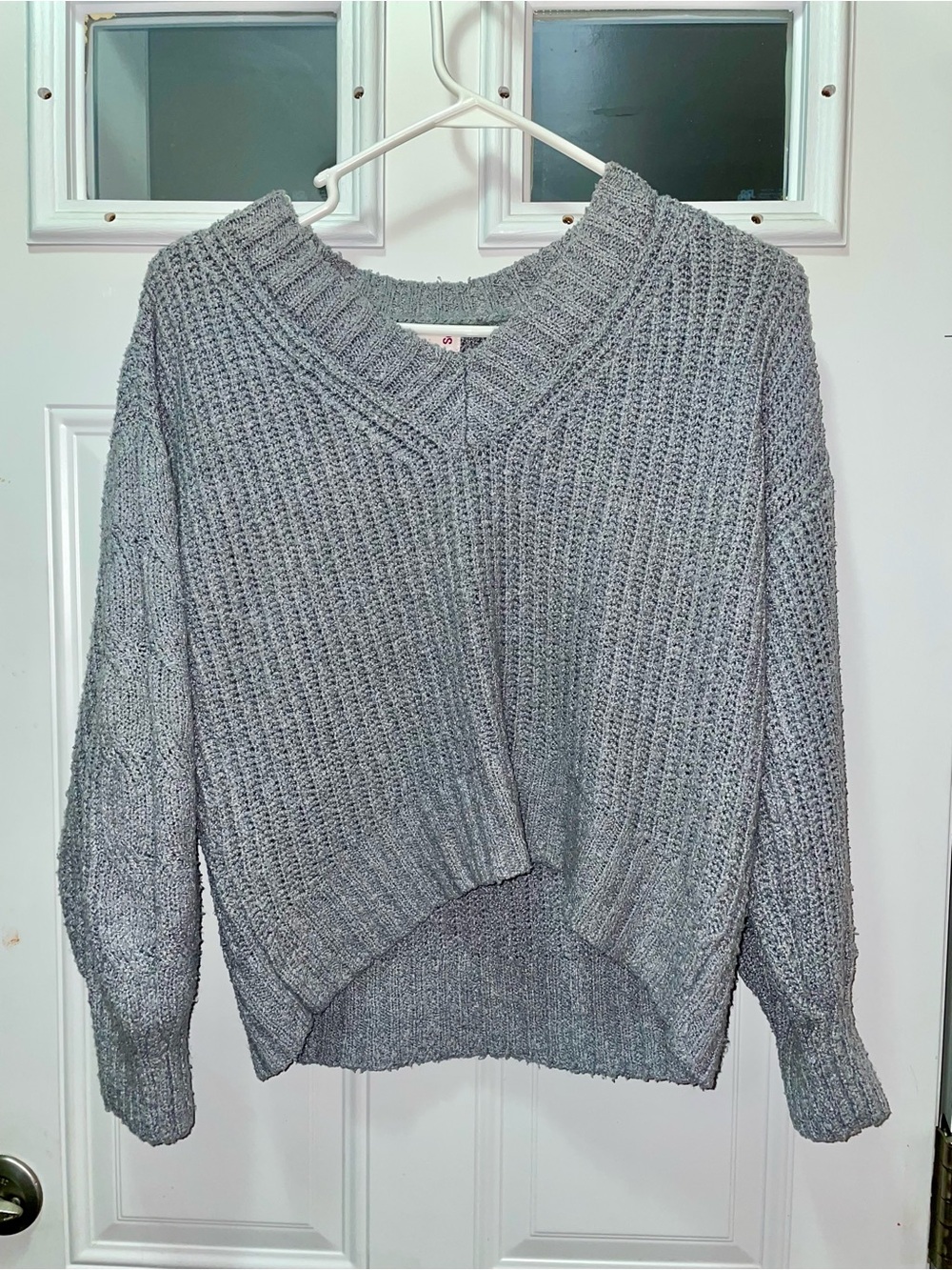 SO Woman’s Gray Size Small Relaxed Fit Long Sleeve V Neck knit Sweater